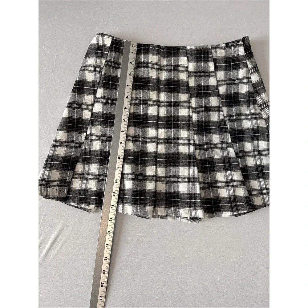 Forever 21 Black White Plaid Pleated Mini Skirt M Schoolgirl Academia Preppy - Picture 9 of 10